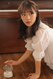 金牌客服董董恩
